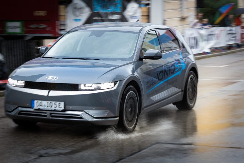 Road Cycling Criterion 33 EOSR2802 Edit